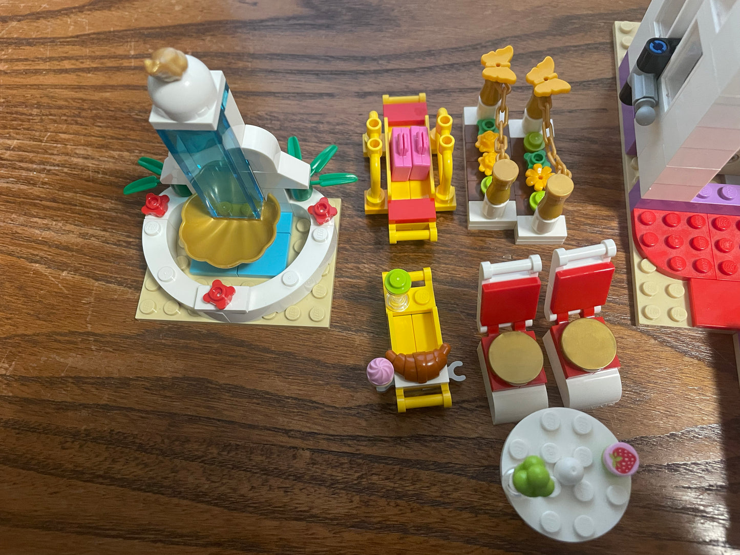 Heartlake Grand Hotel- 41101