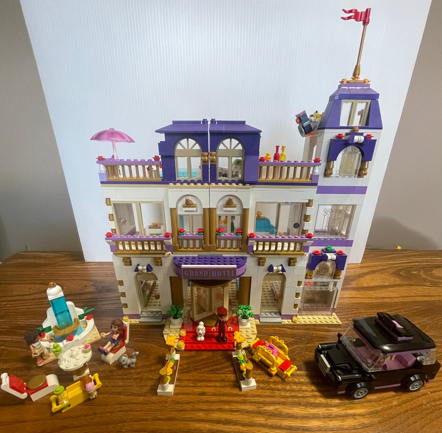 Heartlake Grand Hotel- 41101