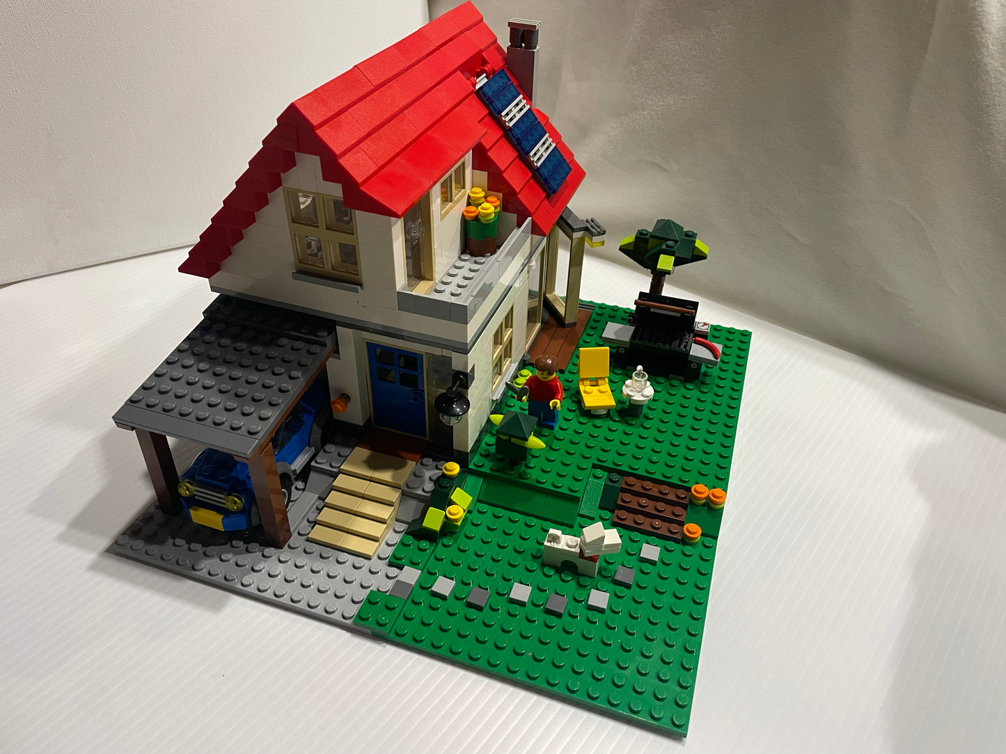 Hillside House- 5771