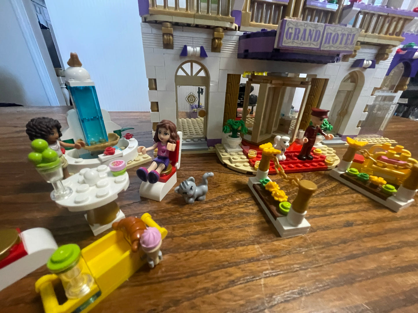 Heartlake Grand Hotel- 41101