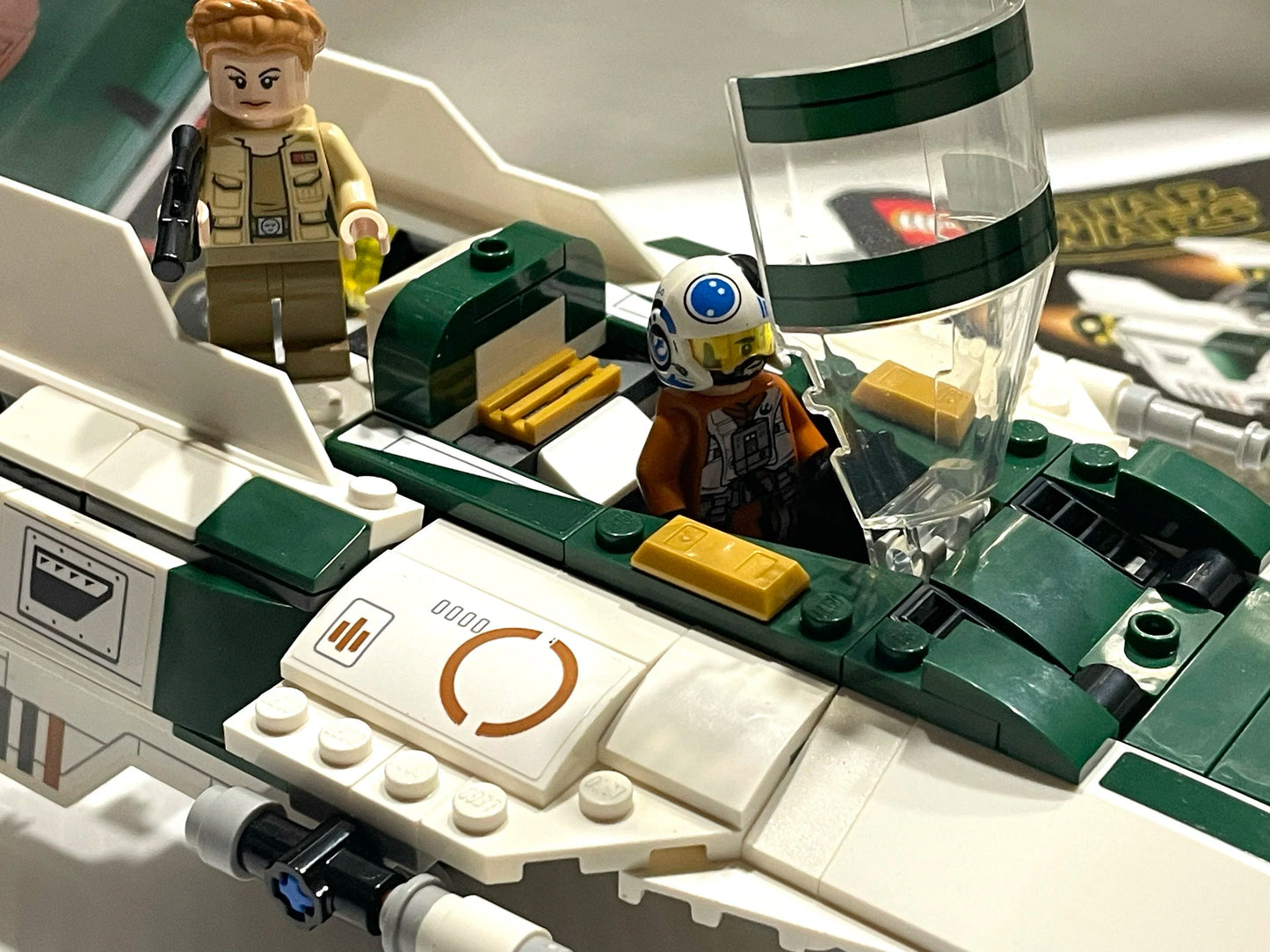 75248- Resistance A-Wing Starfighter