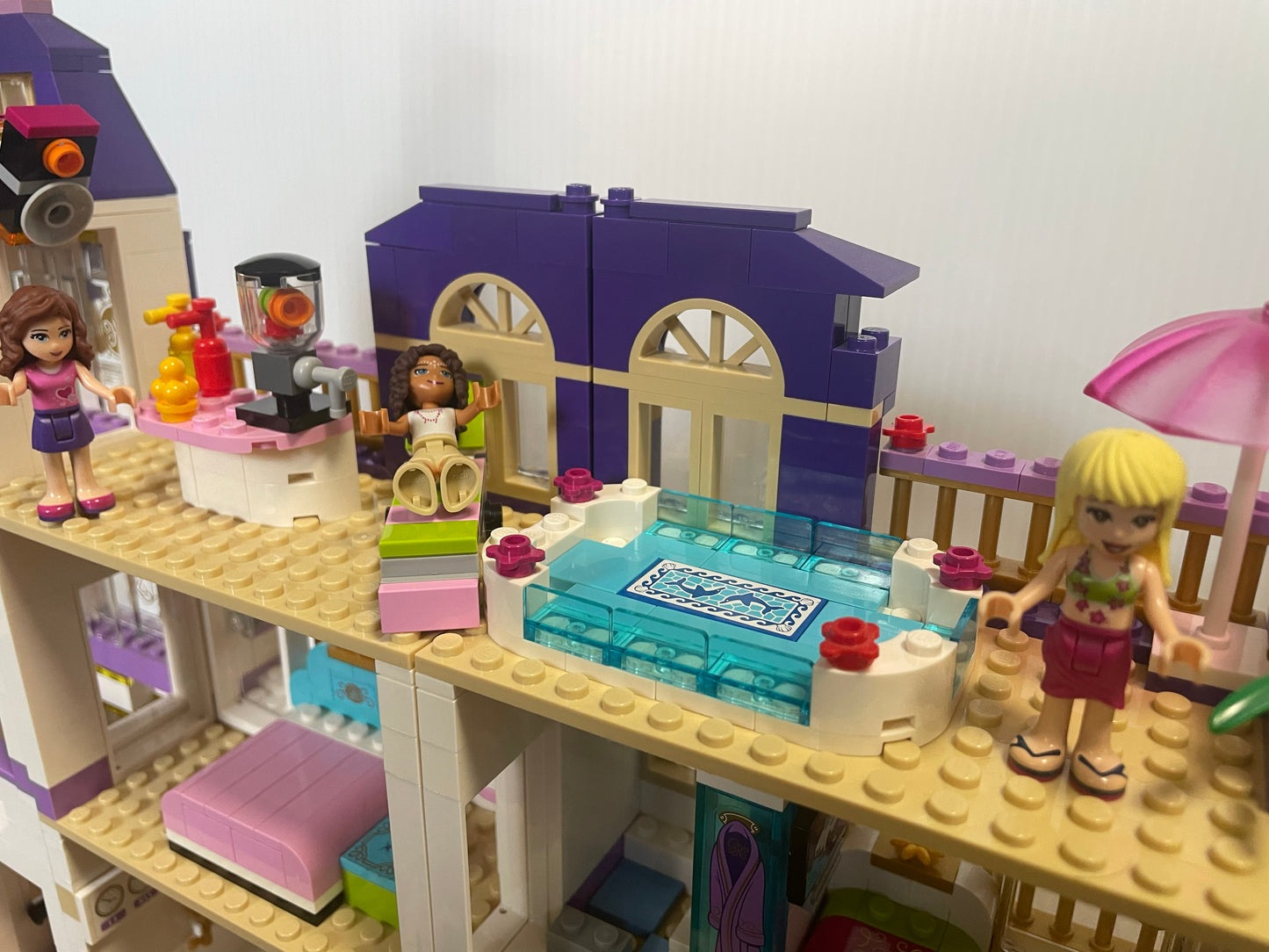 Heartlake Grand Hotel- 41101