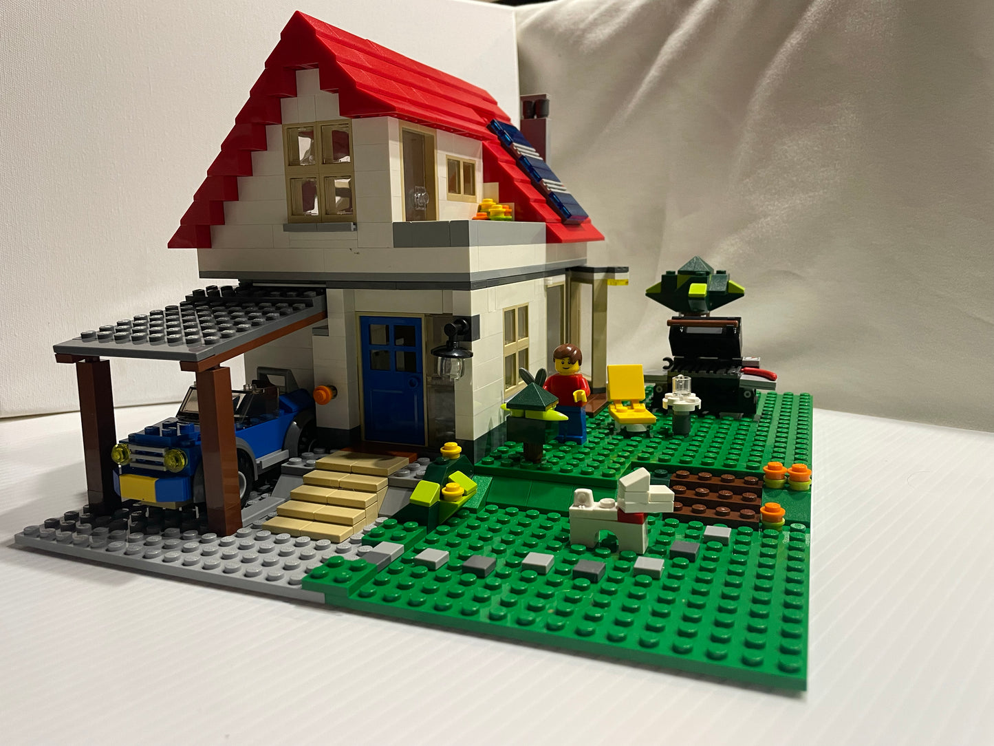 Hillside House- 5771