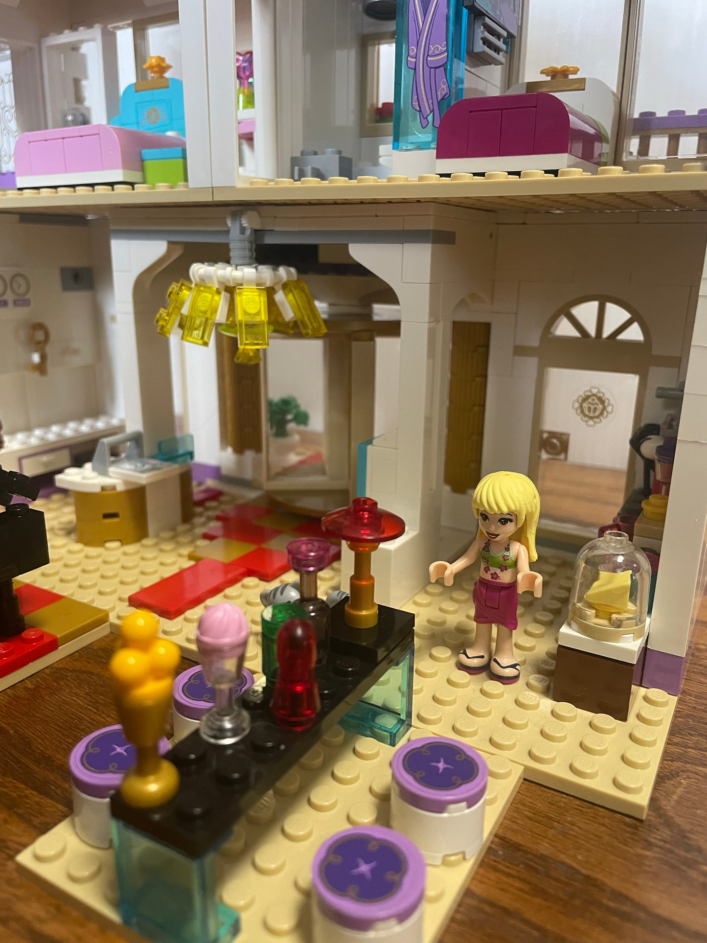 Heartlake Grand Hotel- 41101