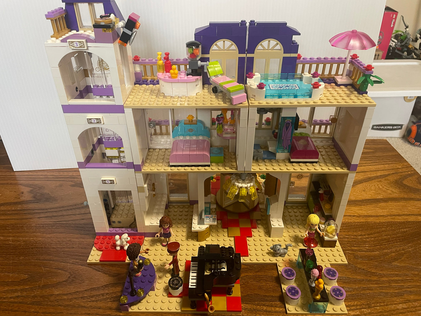 Heartlake Grand Hotel- 41101