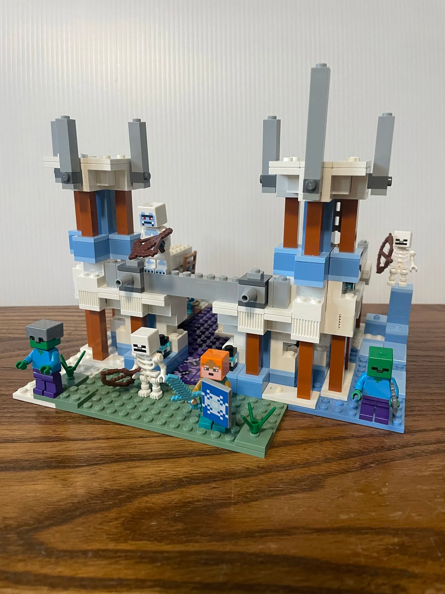 21186- Minecraft Ice Castle