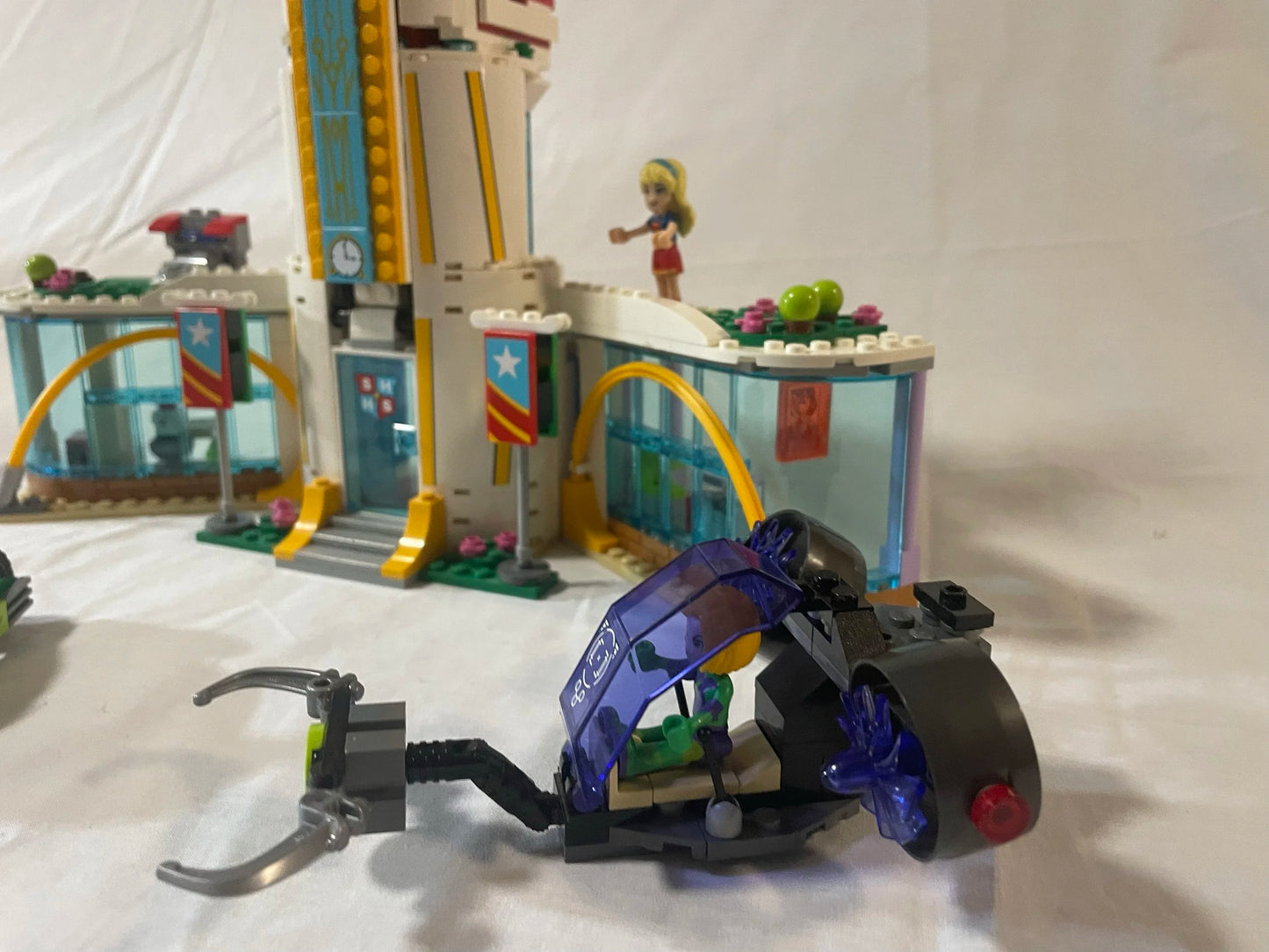 41232- Superhero High School