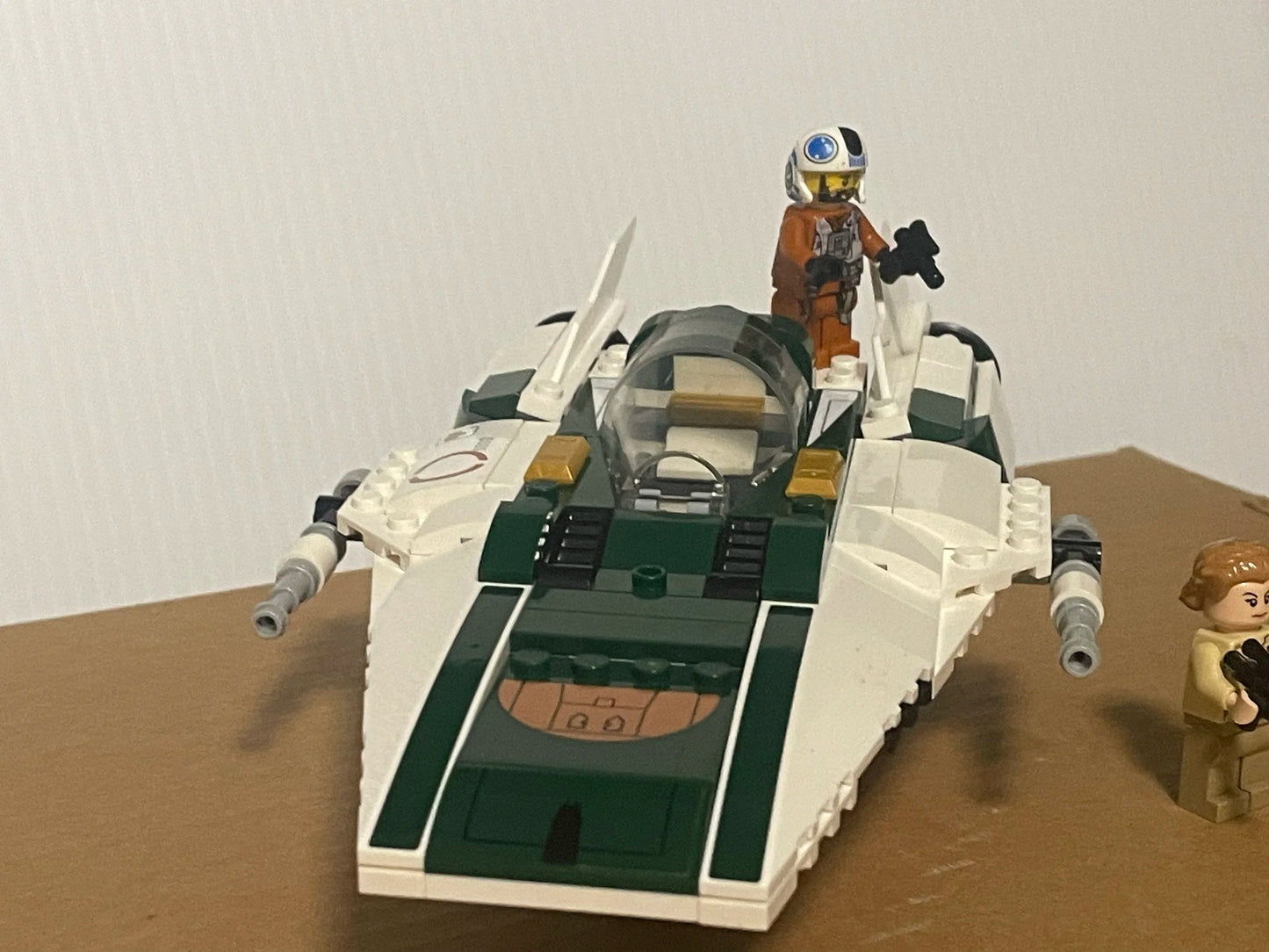 75248- Resistance A-Wing Starfighter