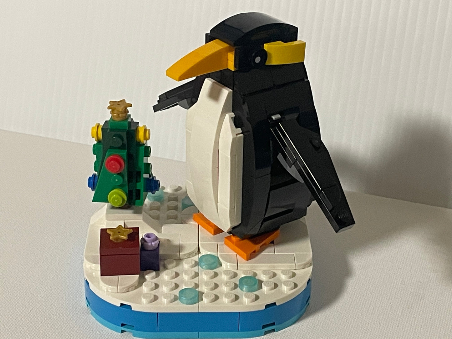 Christmas Penguin- 40498